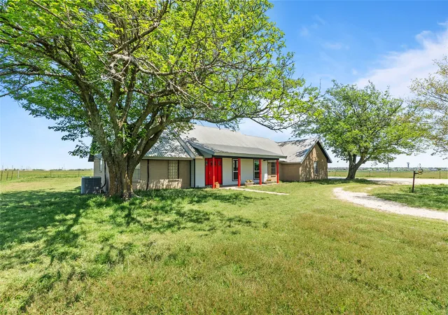 Photo 3 of Single family home for sale at 9518 County Road 913, Godley, TX 76044 | MLS# 20902543 | Listing updated on 2026-08-21