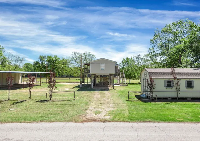 Photo 3 of Manufactured home for sale at 7093 Horseshoe Bend Trl, Weatherford, TX 76087 | MLS# 20903304 | Listing updated on 2026-08-25