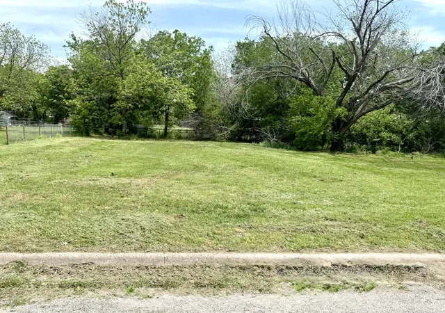 Homes for sale in Bowie, TX | 205 W Houston St, Bowie, TX 76230 | MLS# 20906982