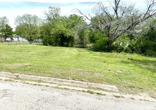 Homes for sale in Bowie, TX | 205 W Houston St, Bowie, TX 76230 | MLS# 20906982
