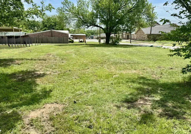 Homes for sale in Bowie, TX | 900 N Mason St, Bowie, TX 76230 | MLS# 20906983