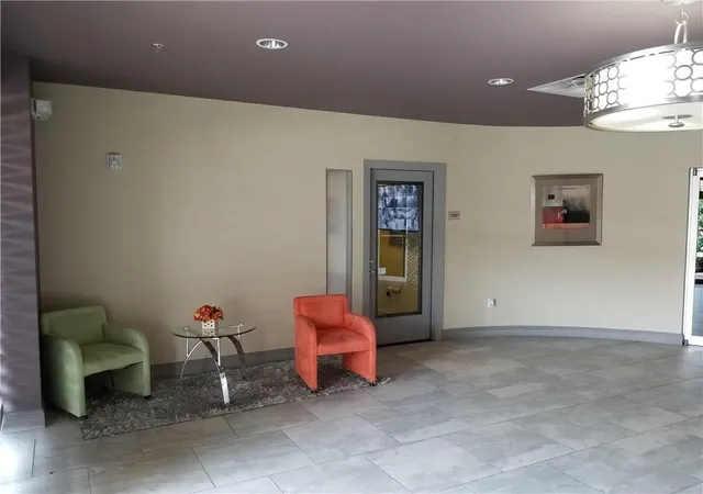 Listing Photo 5 - Condo for sale in building located at 1100 W Trinity Mills Rd, Carrollton, TX 75006 - Unit #3003