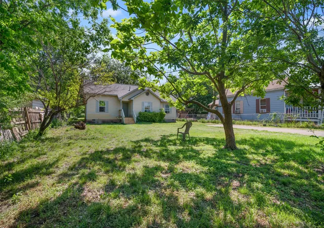 Photo 2 of Single family home for sale at 5344 Larimore Ln, Dallas, TX 75236 | MLS# 20909981 | Listing updated on 2026-10-07