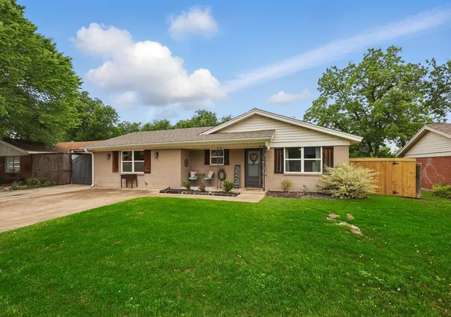 Photo 3 of Sale Pending at 8832 Kate St, Fort Worth, TX 76108 | MLS# 20904688 | Listing updated on 2026-09-02