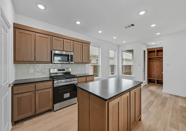 Photo 4 of Single family home for sale at 9204 Persimmon Ln, Forney, TX 75126 | MLS# 20911334 | Listing updated on 2026-08-22
