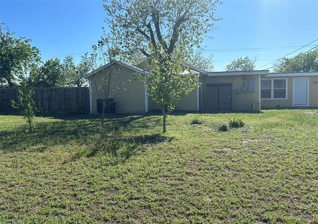 Homes for sale in Goldthwaite, TX | 708 Barrow St, Goldthwaite, TX 76844 | MLS# 20912485