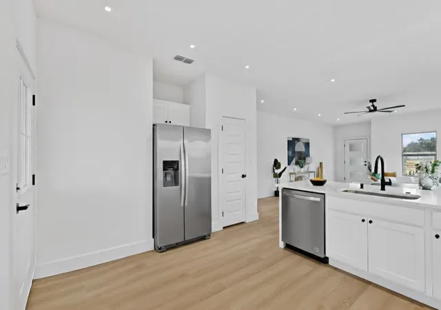 4th image of 10190 Budtime Ln, Dallas, TX 75217 | MLS# 20919454