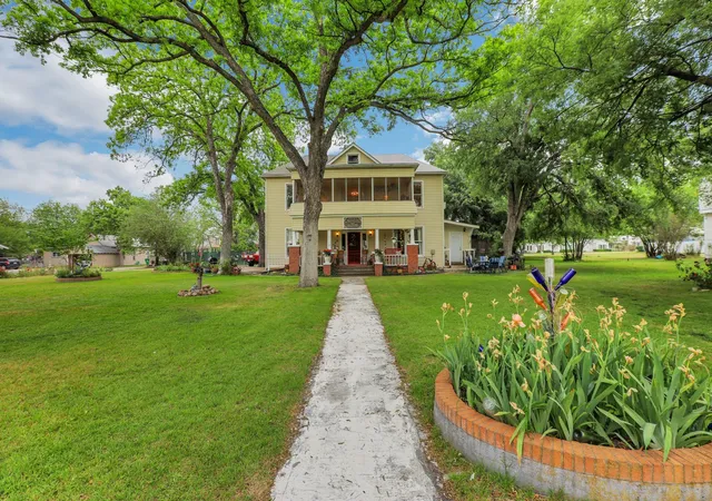 Single family home for sale at 203 W Commerce St, San Saba, TX 76877 | MLS# 20897148
