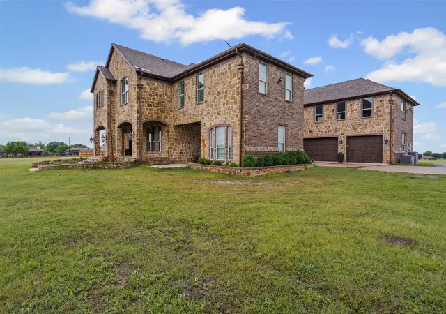 Photo 3 of Sale Pending at 2500 County Road 920, Crowley, TX 76036 | MLS# 20922808 | Listing updated on 2026-09-01