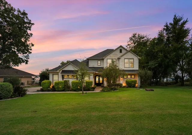 Photo 3 of Single family home for sale at 1140 The Shores Dr, Corsicana, TX 75109 | MLS# 20924251 | Listing updated on 2026-10-02