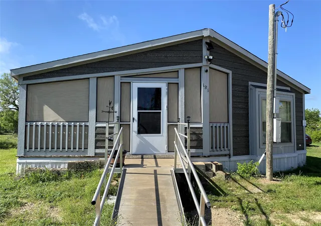 Homes for sale in Burkett, TX | 181 Mountain St, Burkett, TX 76828 | MLS# 20925328