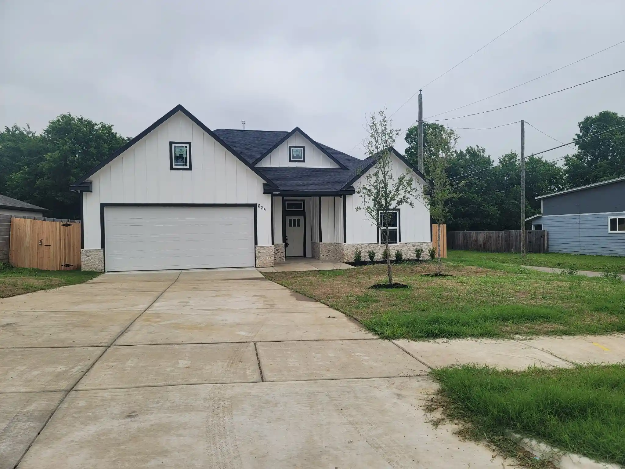 Photo 1 of Single family home for sale at 625 Atlanta St, Fort Worth, TX 76104 | MLS# 20929866 | Listing updated on 2026-10-27