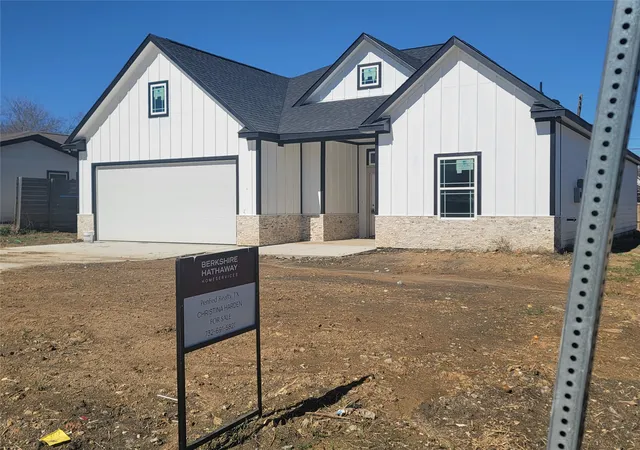 Photo 2 of Single family home for sale at 625 Atlanta St, Fort Worth, TX 76104 | MLS# 20929866 | Listing updated on 2026-08-25
