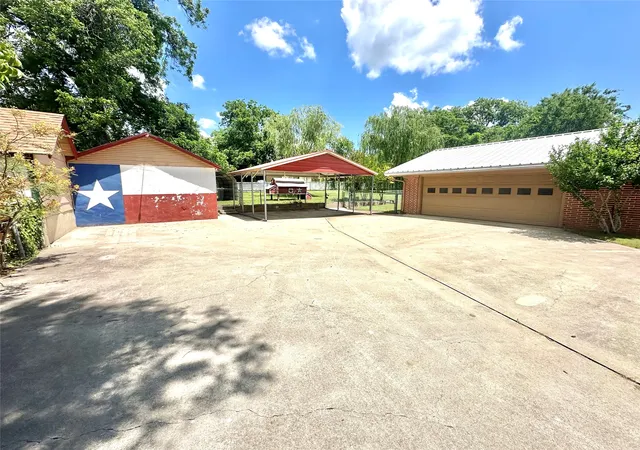 Homes for sale in Comanche, TX | 405 W Neely Ave, Comanche, TX 76442 | MLS# 20934881