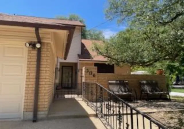 Homes for sale in Lampasas, TX | 306 S Arnold St, Lampasas, TX 76550 | MLS# 20936465