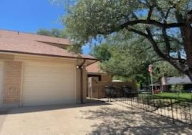 Homes for sale in Lampasas, TX | 306 S Arnold St, Lampasas, TX 76550 | MLS# 20936465