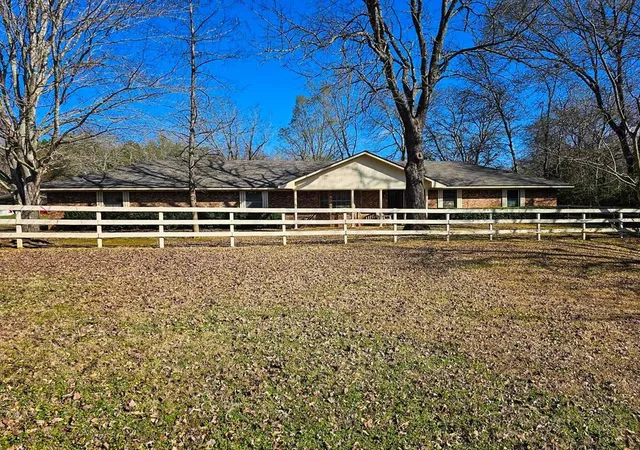 1st image of 517 An County Road 147, Palestine, TX 75801 | MLS# 20938205