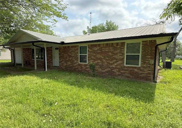 Photo 2 of Single family home for sale at 494 Lannius Rd, Dodd City, TX 75438 | MLS# 20940100 | Listing updated on 2026-09-01