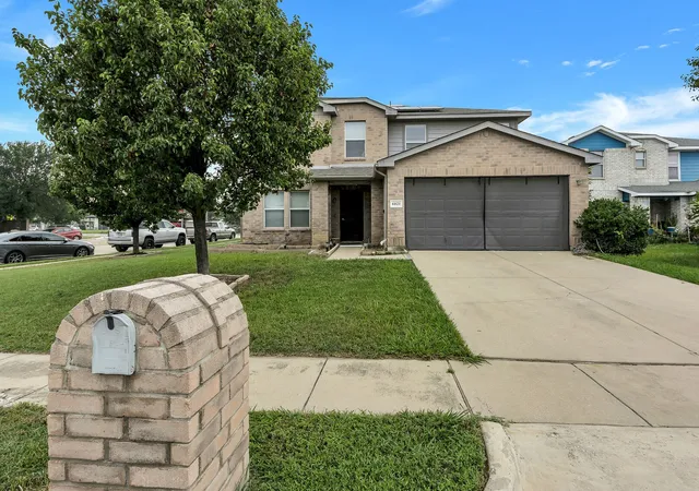 Photo 2 of Single family home for sale at 6021 Lucas Ct, Fort Worth, TX 76119 | MLS# 20917911 | Listing updated on 2026-09-18