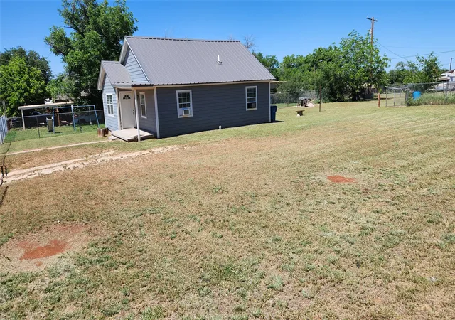 Homes for sale in Sweetwater, TX | 809 Bowie St, Sweetwater, TX 79556 | MLS# 20944303