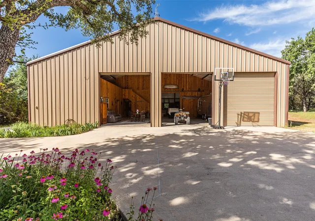 Photo 3 of Single family home for sale at 420 Private Road 1400 E, Morgan, TX 76671 | MLS# 20945411 | Listing updated on 2026-09-25