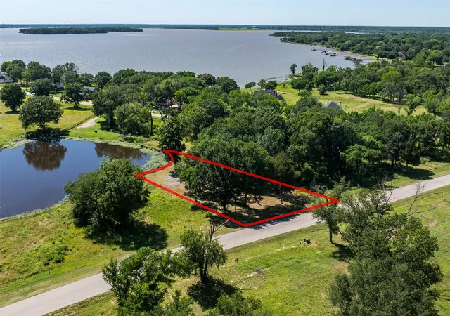 Homes for sale in Kemp, TX | 708 Clubview Dr, Kemp, TX 75143 | MLS# 20945602