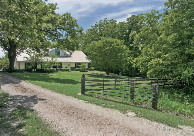 Photo 1 of Land for sale at 1000 Ballard Rd, Van Alstyne, TX 75495 | MLS# 20944329 | Listing updated on 2026-08-30