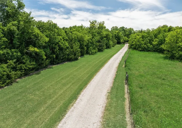 Photo 4 of House for sale at 1000 Ballard Rd, Van Alstyne, TX 75495 | MLS# 20944329 | Listing updated on 2026-08-30