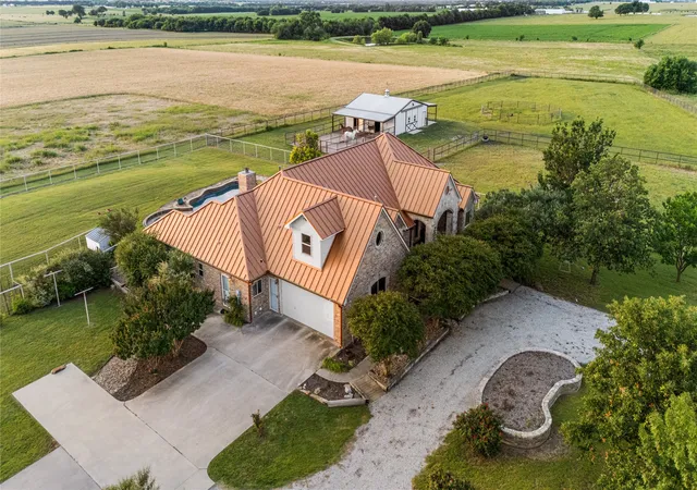 Photo 4 of House for sale at 590 County Road 385, Valley View, TX 76272 | MLS# 20944318 | Listing updated on 2026-08-25
