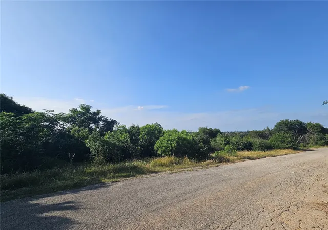 Homes for sale in Granbury, TX | 2704 Brazos River Dr, Granbury, TX 76048 | MLS# 20948652