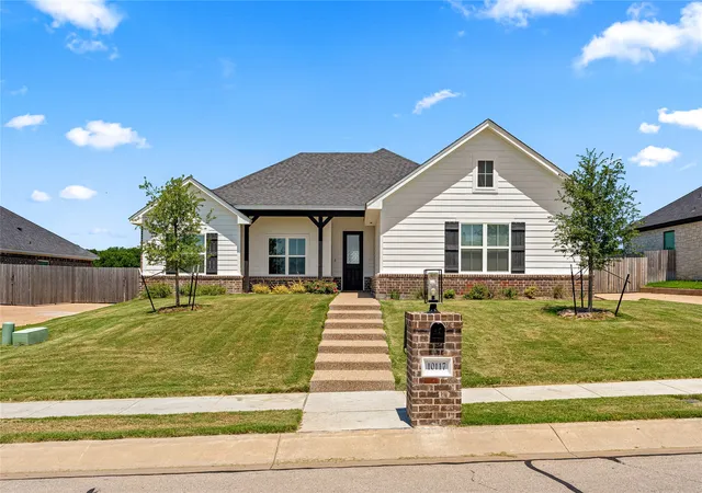 Photo 1 of Single family home for sale at 10117 Castleberry Ln, Woodway, TX 76712 | MLS# 20947768 | Listing updated on 2026-10-08