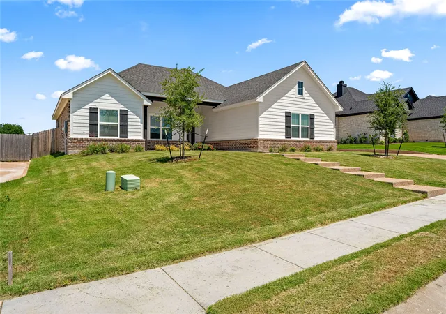 Photo 2 of Single family home for sale at 10117 Castleberry Ln, Woodway, TX 76712 | MLS# 20947768 | Listing updated on 2026-10-08