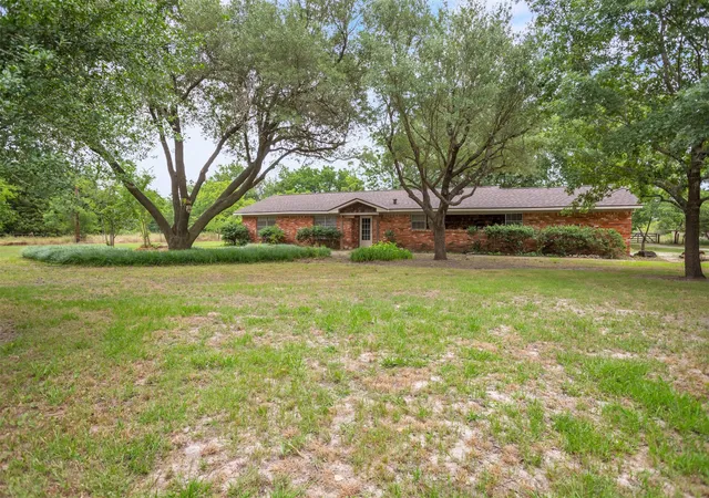 Photo 1 of Single family home for sale at 3307 County Road 2176, Greenville, TX 75402 | MLS# 20949555 | Listing updated on 2026-08-21