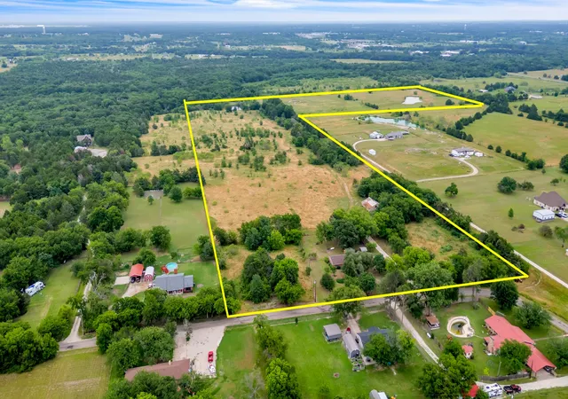 Photo 2 of Single family home for sale at 3307 County Road 2176, Greenville, TX 75402 | MLS# 20949555 | Listing updated on 2026-08-21