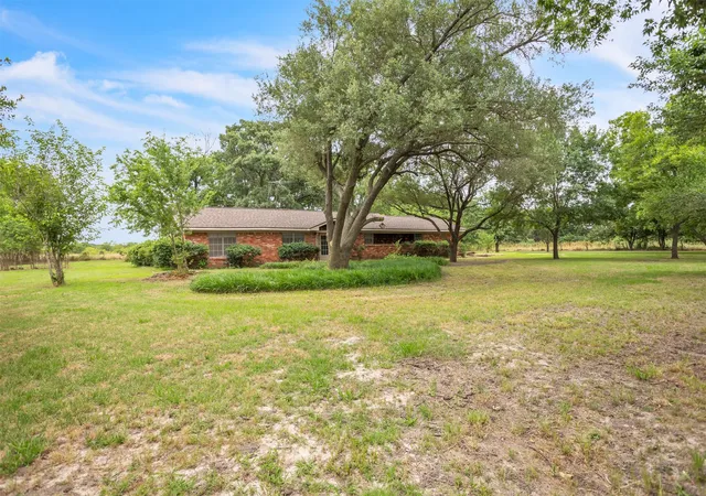 Photo 3 of Single family home for sale at 3307 County Road 2176, Greenville, TX 75402 | MLS# 20949555 | Listing updated on 2026-08-21