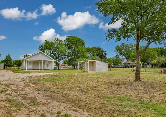Homes for sale in Muenster, TX | 322&410 E Division St, Muenster, TX 76252 | MLS# 20947445