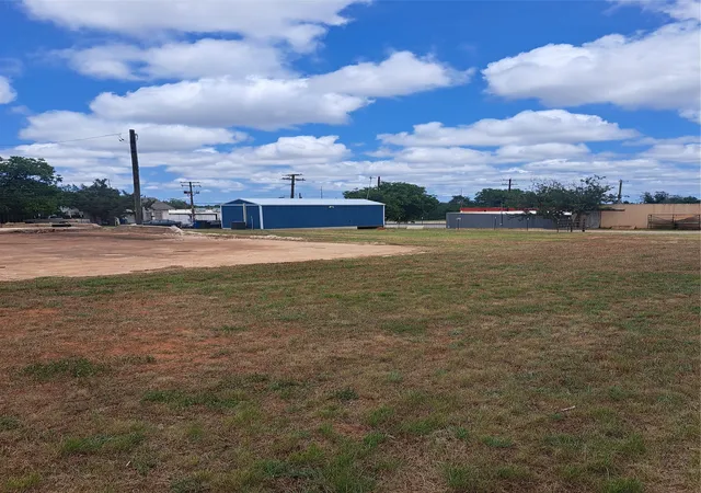 Homes for sale in Sweetwater, TX | 111 W Arkansas Ave, Sweetwater, TX 79556 | MLS# 20952725