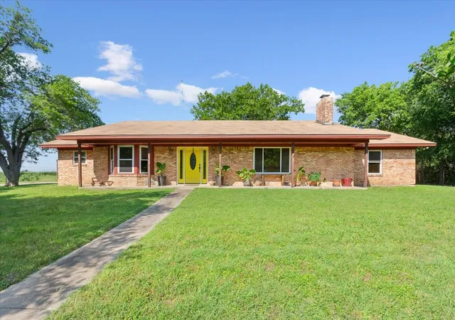 Homes for sale in Riesel, TX | 221 County Road 157, Riesel, TX 76682 | MLS# 20956499
