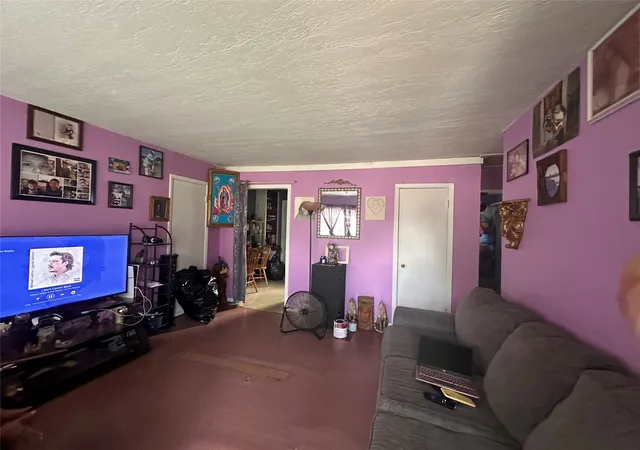 Photo 3 of Single family home for sale at 129 E Wanda Dr, Garland, TX 75040 | MLS# 20952683 | Listing updated on 2026-07-22