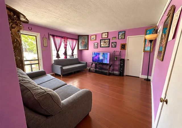 Photo 3 of Single family home for sale at 129 E Wanda Dr, Garland, TX 75040 | MLS# 20952683 | Listing updated on 2026-09-30