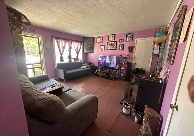 Photo 4 of Single family home for sale at 129 E Wanda Dr, Garland, TX 75040 | MLS# 20952683 | Listing updated on 2026-07-22