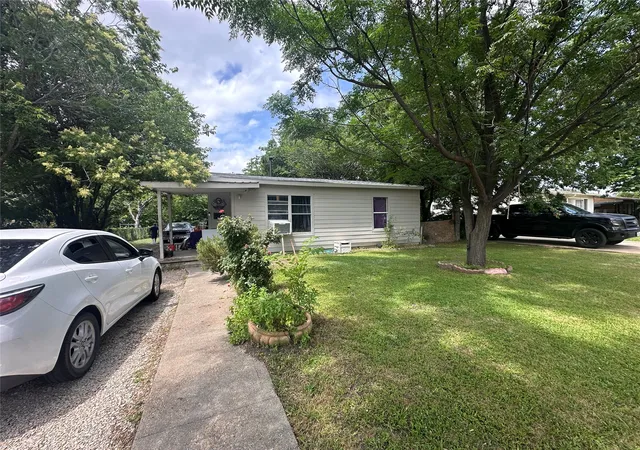 3rd image of 133 E Wanda Dr, Garland, TX 75040 | MLS# 20952704