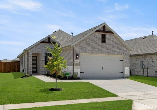 Single family home for sale at 1405 Grove Pond Rd, Forney, TX 75126 | MLS# 20957386 | Listing updated on 2026-10-08