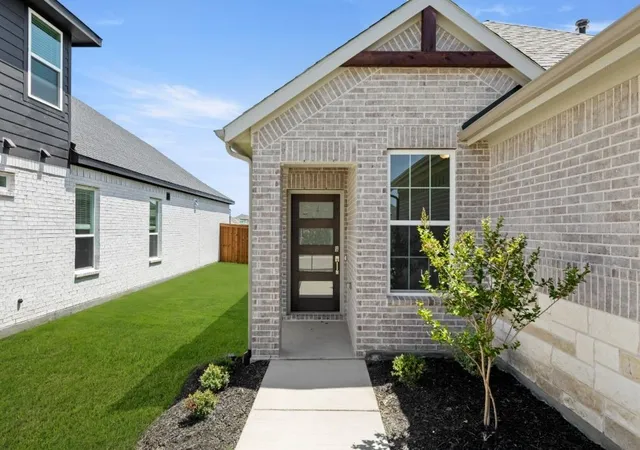 Single family home for sale at 1405 Grove Pond Rd, Forney, TX 75126 | MLS# 20957386 | Listing updated on 2026-10-08
