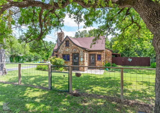 Homes for sale in Rising Star, TX | 202 E Ross St, Rising Star, TX 76471 | MLS# 20959928