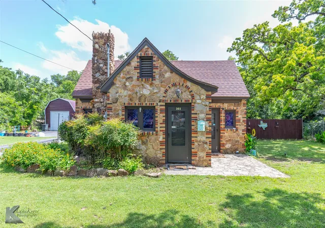 Homes for sale in Rising Star, TX | 202 E Ross St, Rising Star, TX 76471 | MLS# 20959928