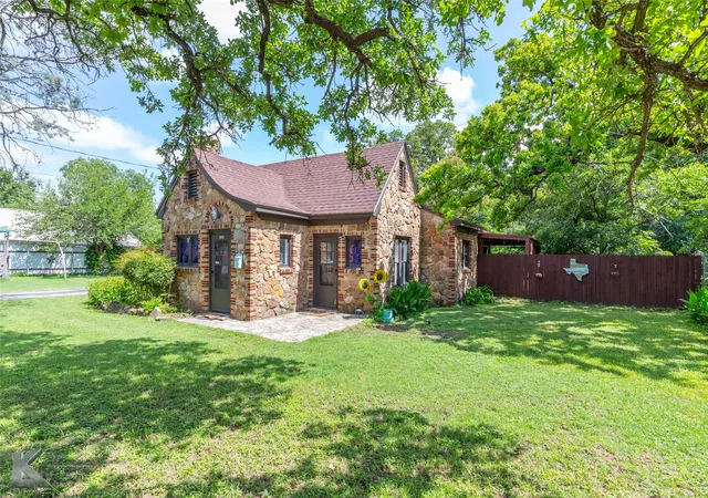 Homes for sale in Rising Star, TX | 202 E Ross St, Rising Star, TX 76471 | MLS# 20959928