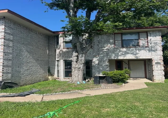 Photo 1 of Single family home for sale at 6401 Brownlee Ln, Arlington, TX 76018 | MLS# 20960719 | Listing updated on 2026-07-06