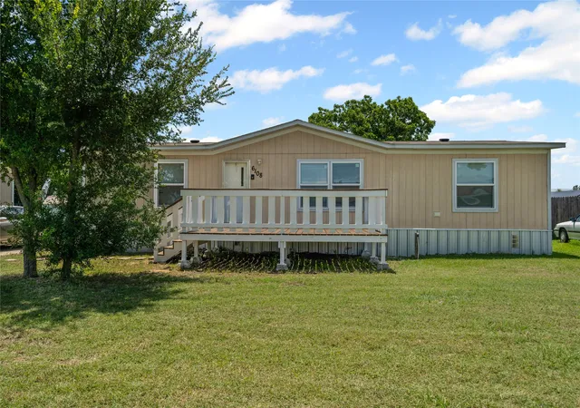 2nd image of 6108 Big Horn Dr, Granbury, TX 76048 | MLS# 20963454