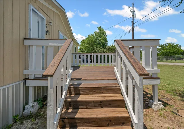 4th image of 6108 Big Horn Dr, Granbury, TX 76048 | MLS# 20963454
